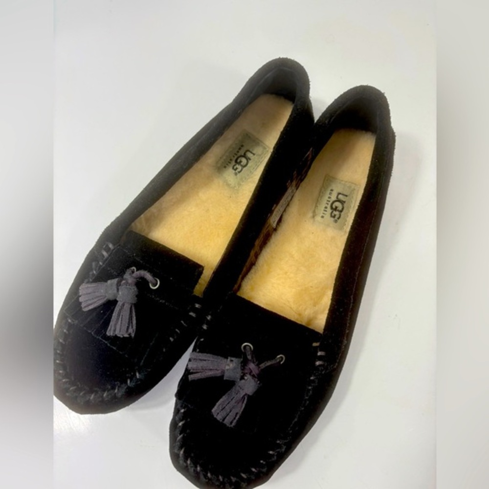 UGG Women's Black Moccasin Loafers Like New